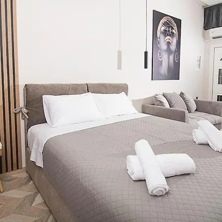 Daire Joy's Modern-chic Kalamata