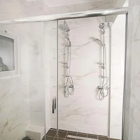 Daire Joy's Modern-chic