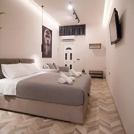 Daire Joy's Modern-chic