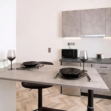 Joy's Modern-chic Daire