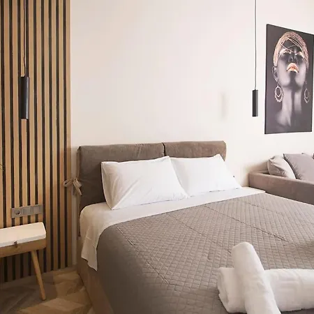 Daire Joy's Modern-chic Kalamata