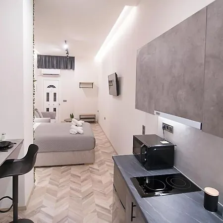 Joy's Modern-chic * Kalamata