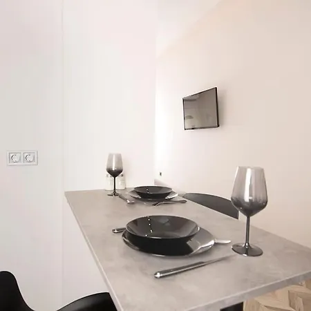 Joy's Modern-chic Daire