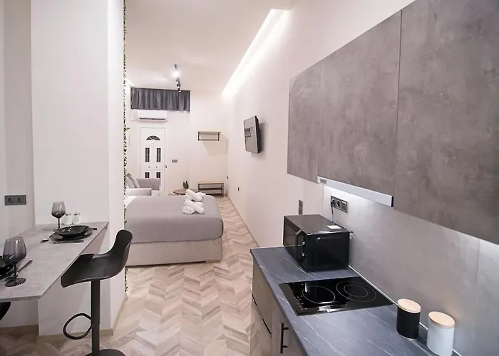 Joy's Modern-chic * Kalamata